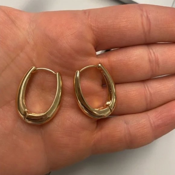 COPY - Zara minimalist oval hoop gold color earrings - Picture 2 of 3